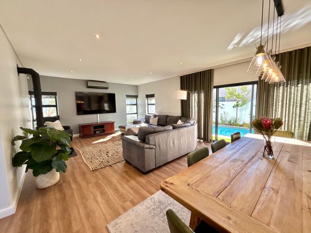 To Let 4 Bedroom Property for Rent in Sandown Western Cape